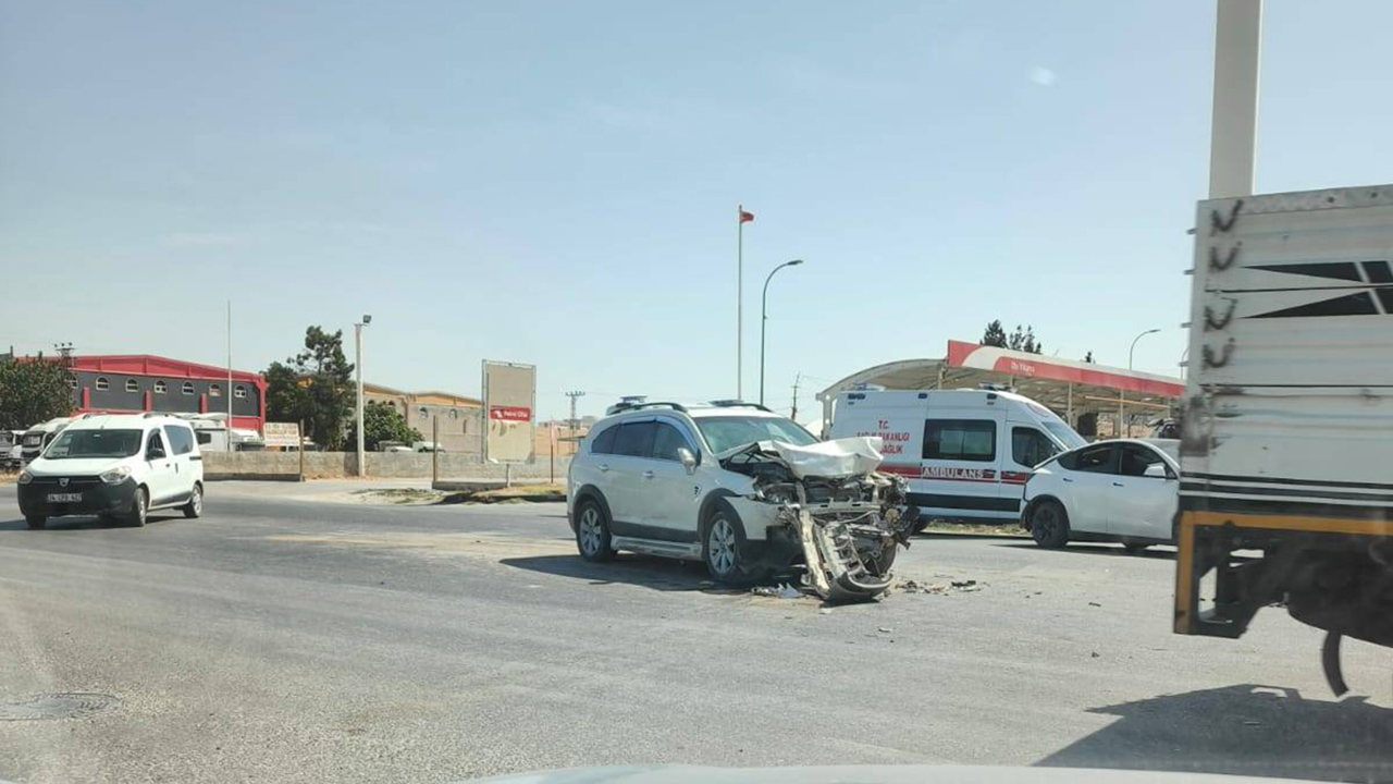 Şanlıurfa'da iki araç çarpıştı: 3 yaralı