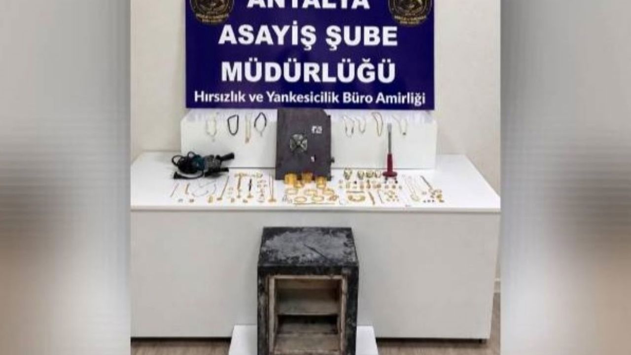 Antalya'da 2 milyon 430 bin liralık ziynet eşyası çalan 4 şüpheli yakalandı