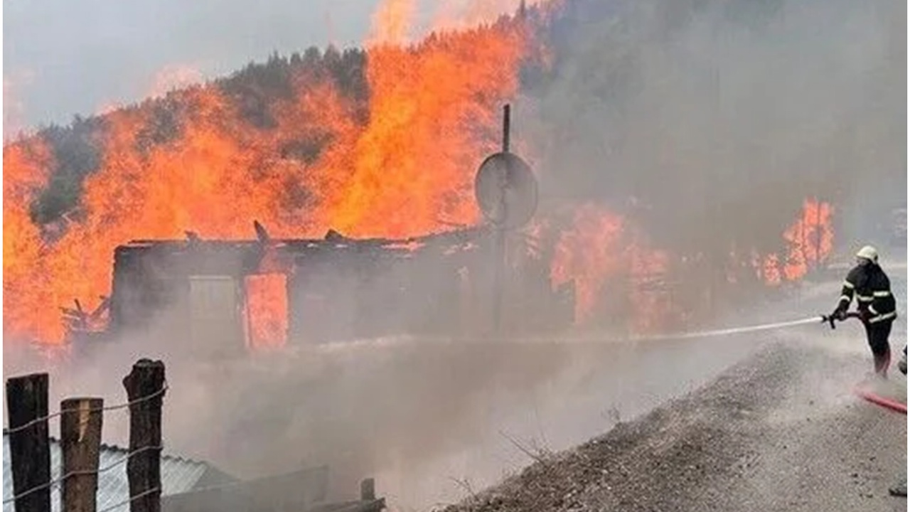 Kastamonu’da köy yangını: Alevler 8 eve sıçradı