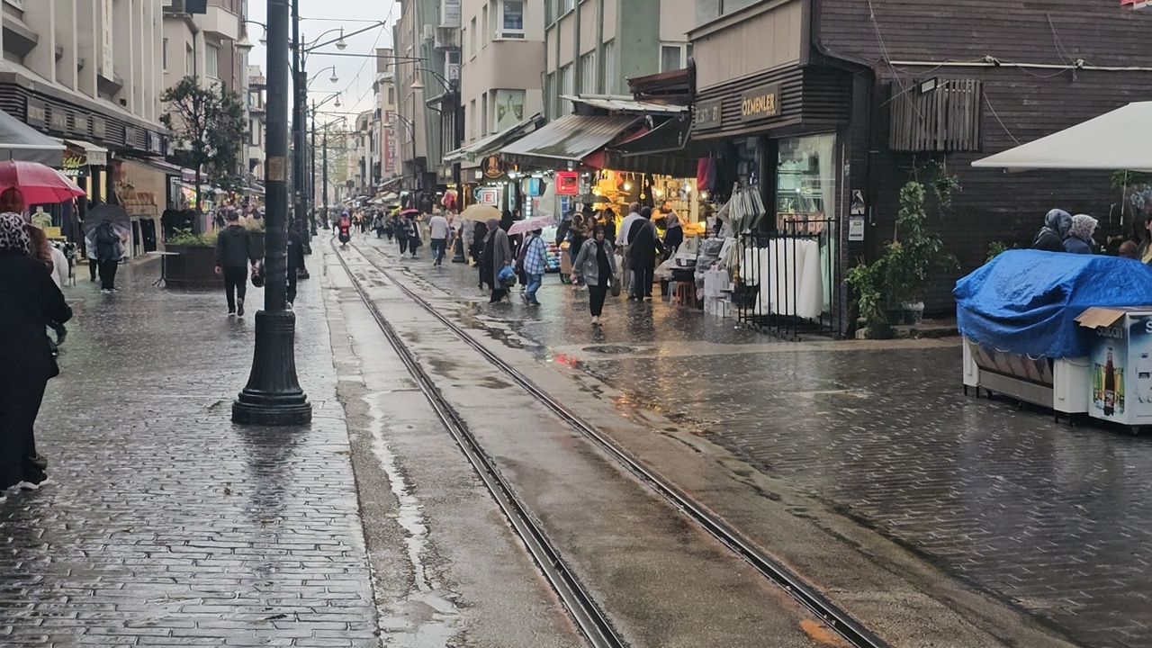 Bursa’da sağanak etkili oluyor: Sıcaklıklar düştü