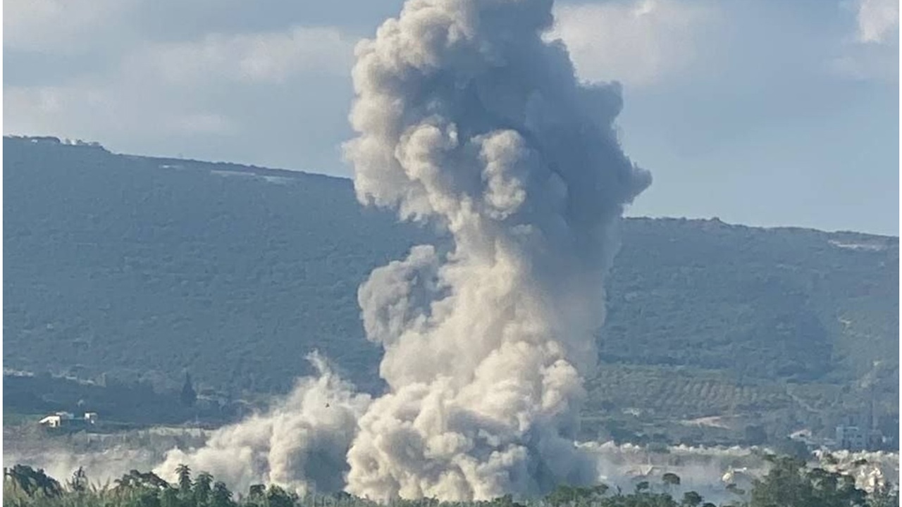 Lübnan’ın güneyindeki El-Mansuri kasabasına hava saldırısı