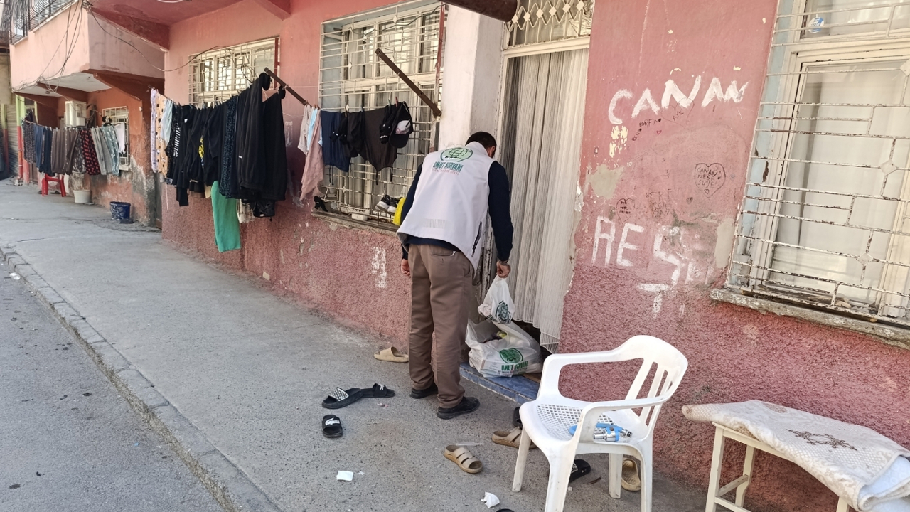 Mersin'de ihtiyaç sahibi ailelere gıda desteği