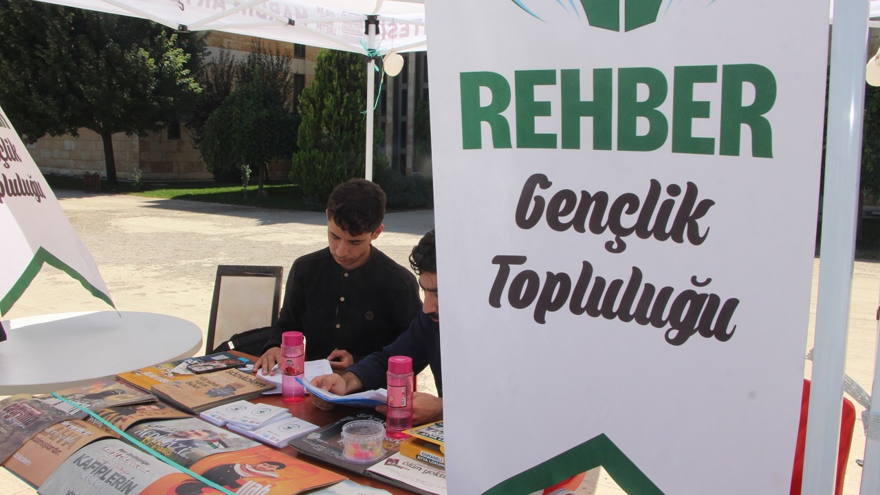 Rehber Gençlik Topluluğu: Üniversiteli öğrencilere helal dairesi içerisinde manevi aktiviteler sunuyoruz
