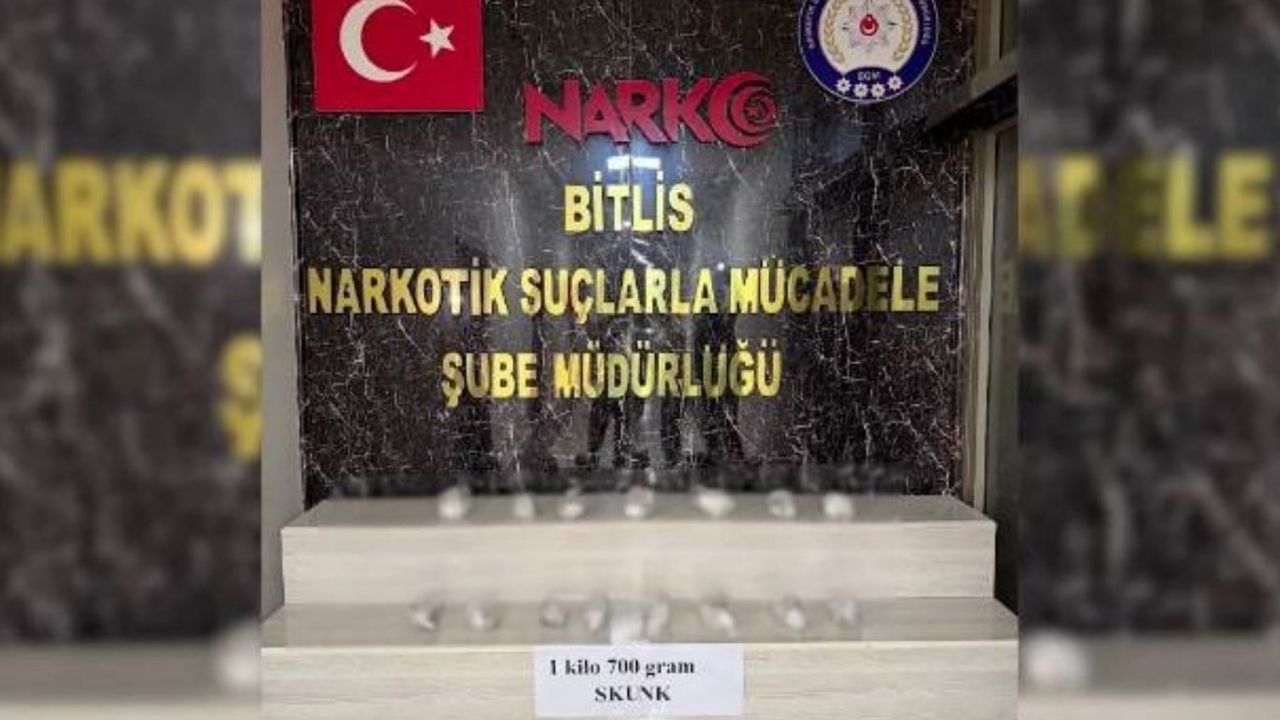 Bitlis'te otomobilde gizlenmiş 1 kilo 700 gram skunk ele geçirildi