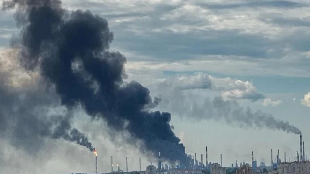 Rusya'da iki petrol tesisine İHA saldırısı: Bir rafineri faaliyetlerini durdurdu