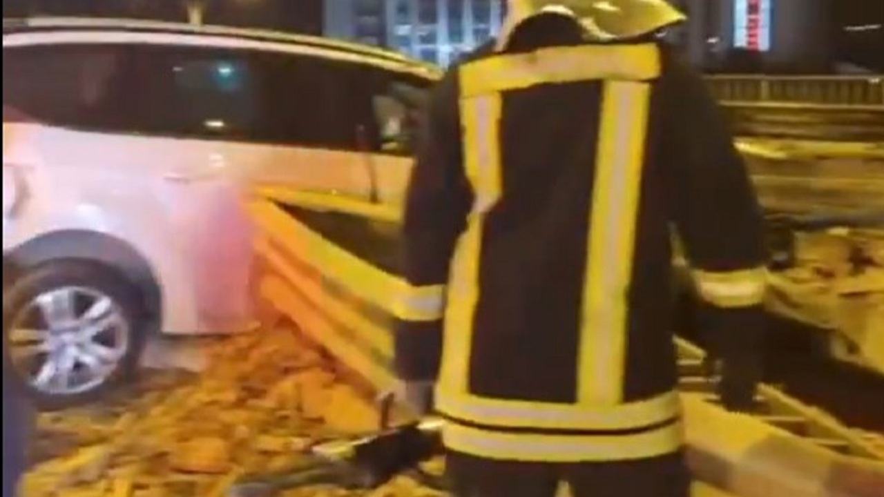 Afyonkarahisar'da tır ile 3 otomobil çarpıştı: Bir ölü, 7 yaralı