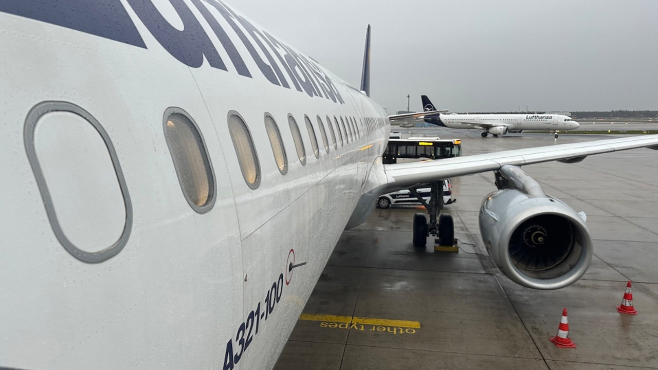 Lufthansa uçağında taşınabilir şarj cihazı alev aldı