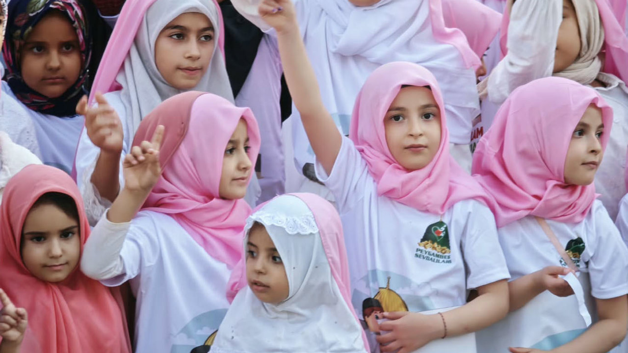 Şanlıurfa'da çocuklar "Hayat Namazla Güzeldir" etkinliğinde buluştu