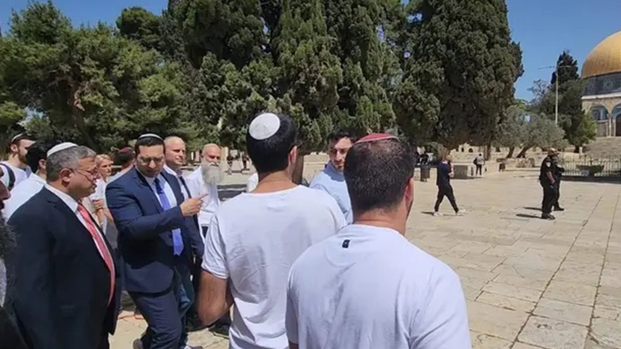 Siyonist işgalcilerden Yahudi bayramı bahanesiyle Mescid-i Aksa'ya baskın 