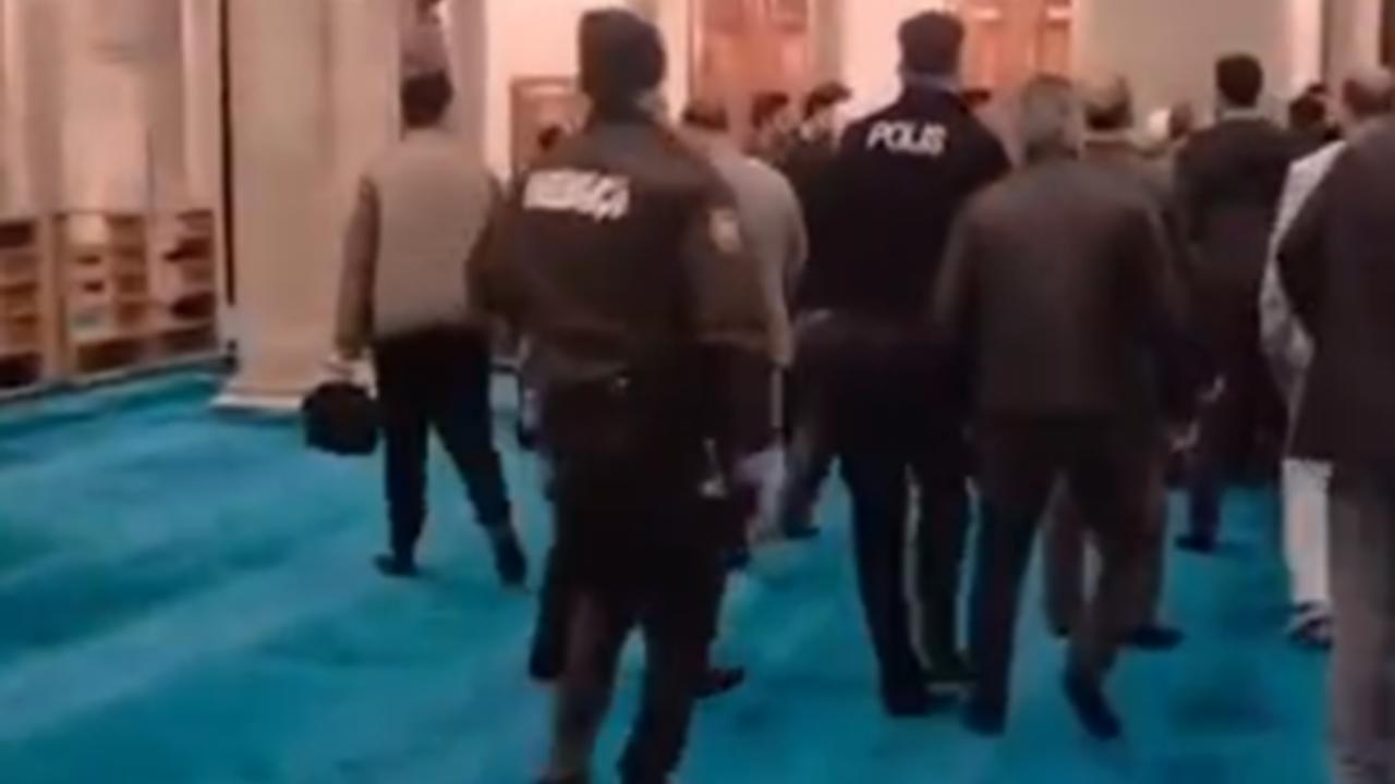 Eyüpsultan Camii’nde silahlı kavga: 2 gözaltı