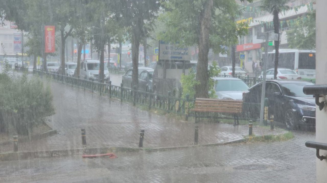 Meteoroloji 14 il için sarı kodlu "kuvvetli" yağış uyarısı yaptı