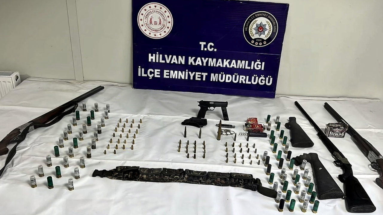 Şanlıurfa'da eş zamanlı operasyonda 57 silah ele geçirildi