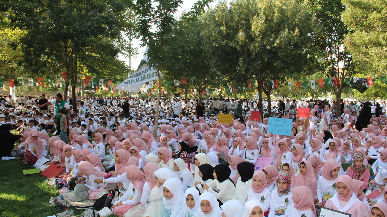 Peygamber Sevdalıları: Hedefimiz, namaz kılan bir nesil yetiştirmek