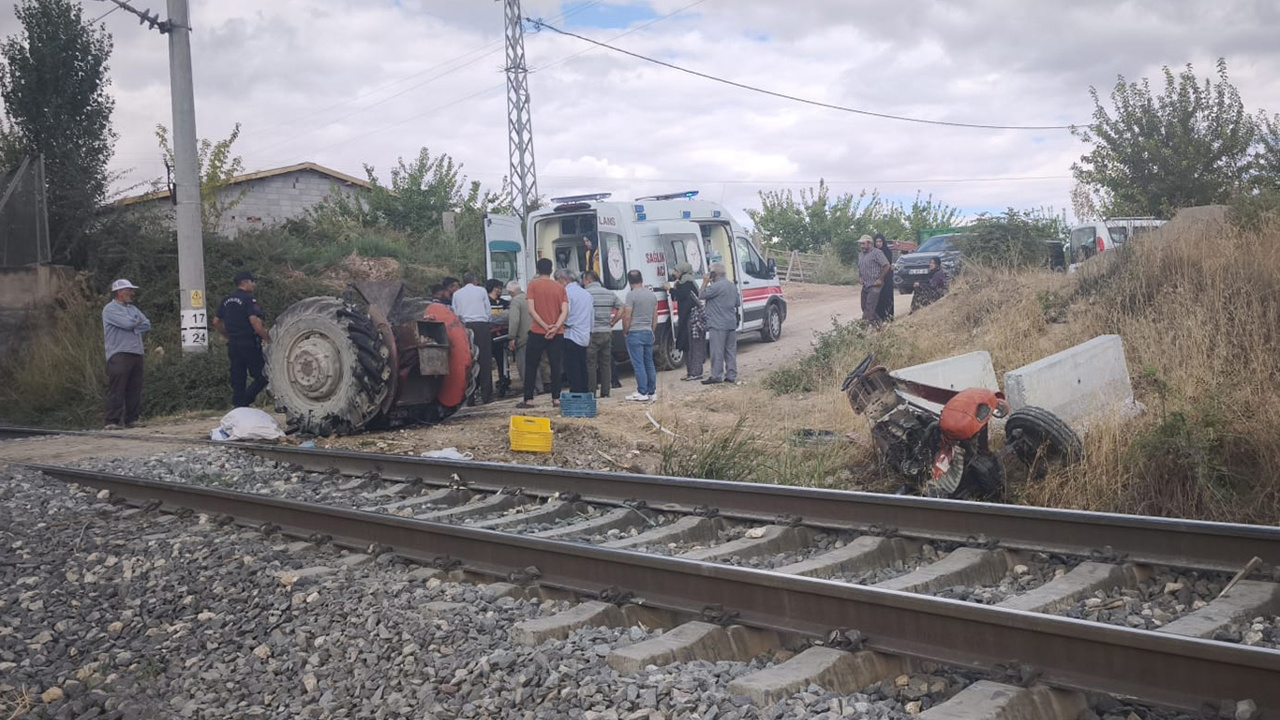 Malatya'da yük treni traktöre çarptı: 1 yaralı