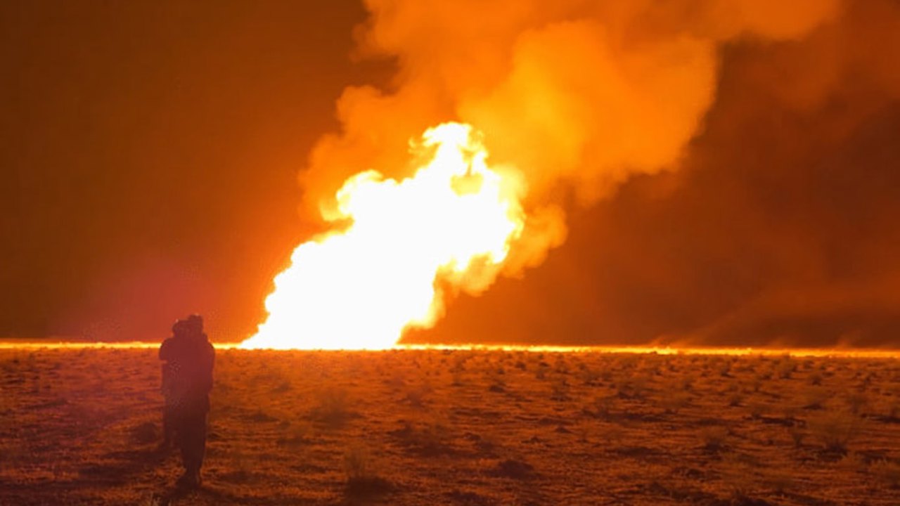 Suriye'de sabotaj nedeniyle bir doğal gaz boru hattında büyük bir yangın çıktı