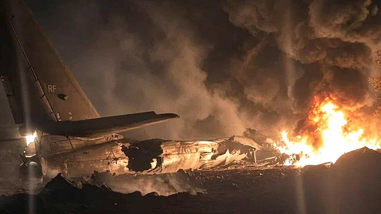 Rusya'da nükleer kapasiteli bombardıman uçağı düştü: 6 ölü