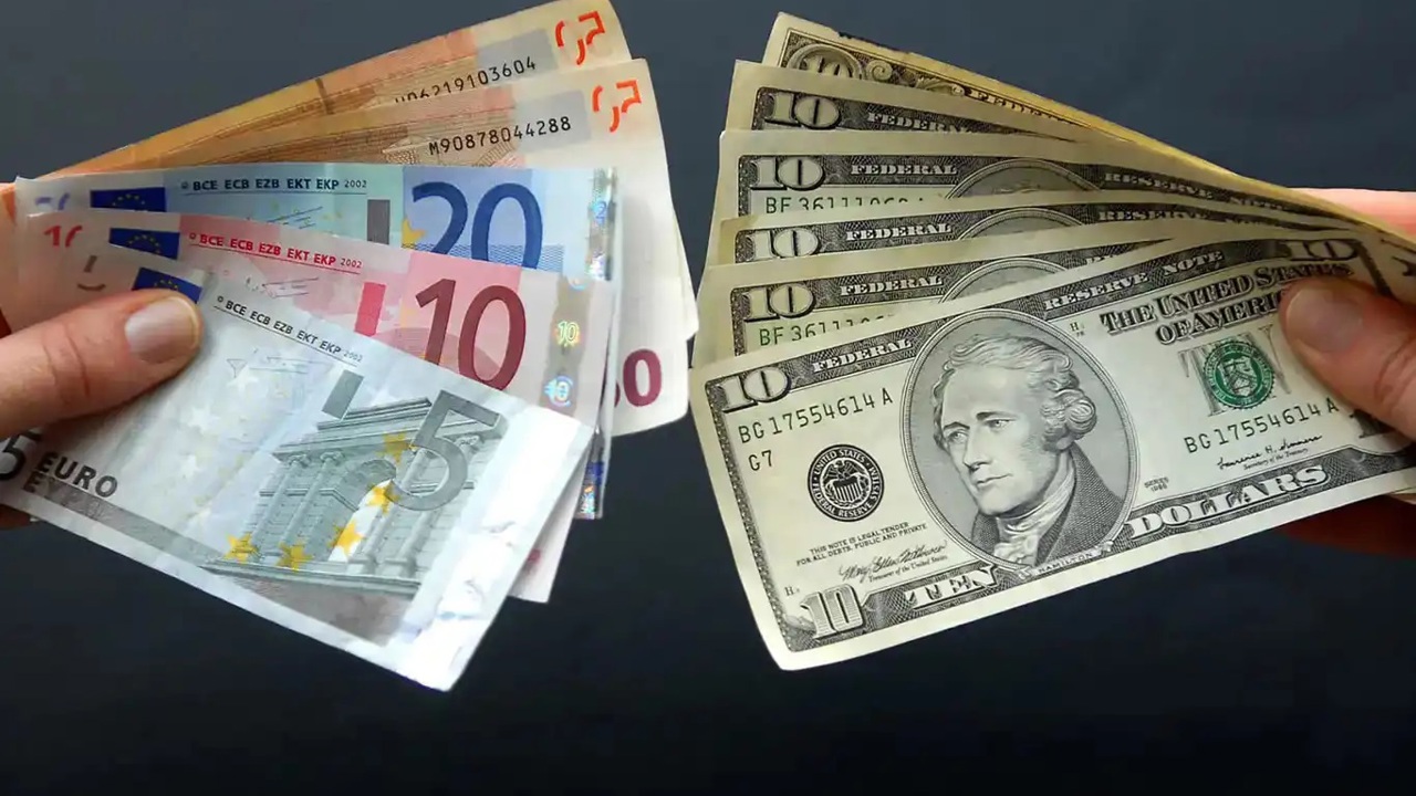 Döviz piyasasında dolar 49 lira, euro 55,7 lira seviyesinde
