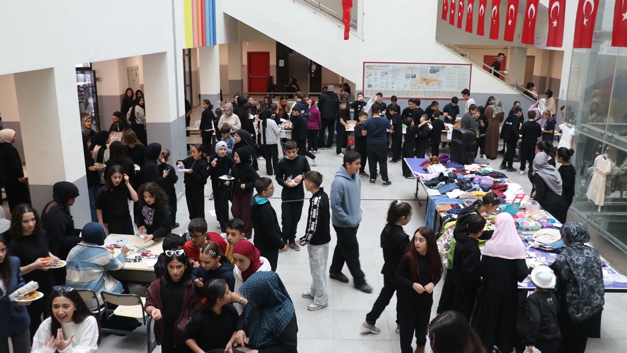 Gazze için öğretmen, öğrenci ve veliler seferber oldu