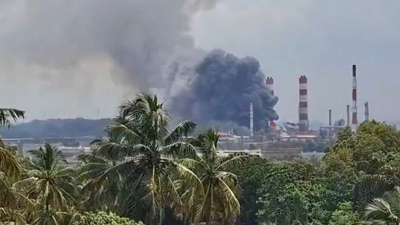 Hindistan'da petrol rafinerisinde patlama: Bir ölü 8 yaralı