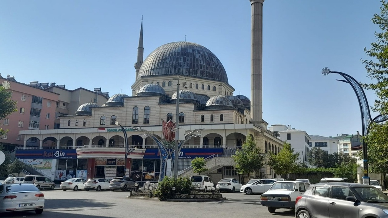 Camiler, kadın ve engellilerin ibadet edebileceği şekilde dizayn edilmeli