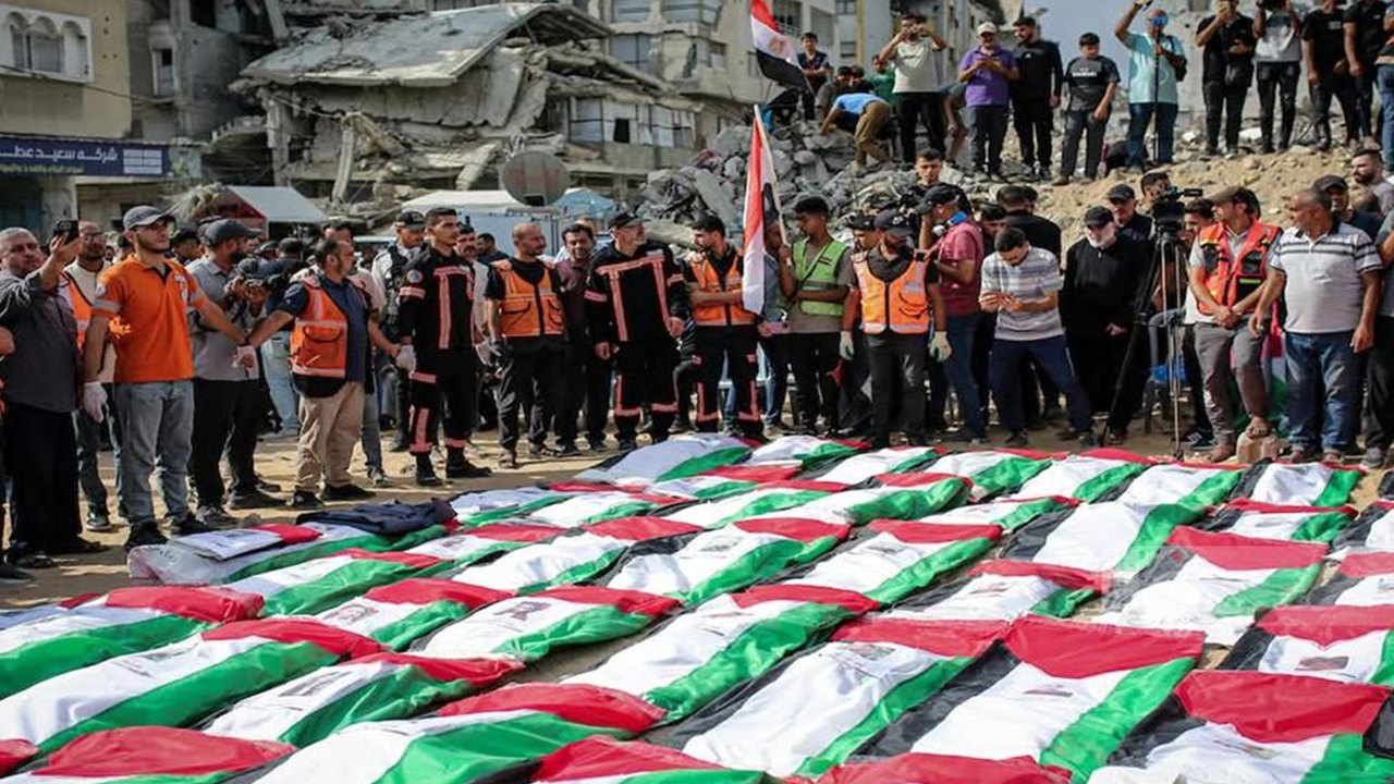 Gazze'de enkazdan çıkarılan 105 şehidin cenaze töreni düzenlendi