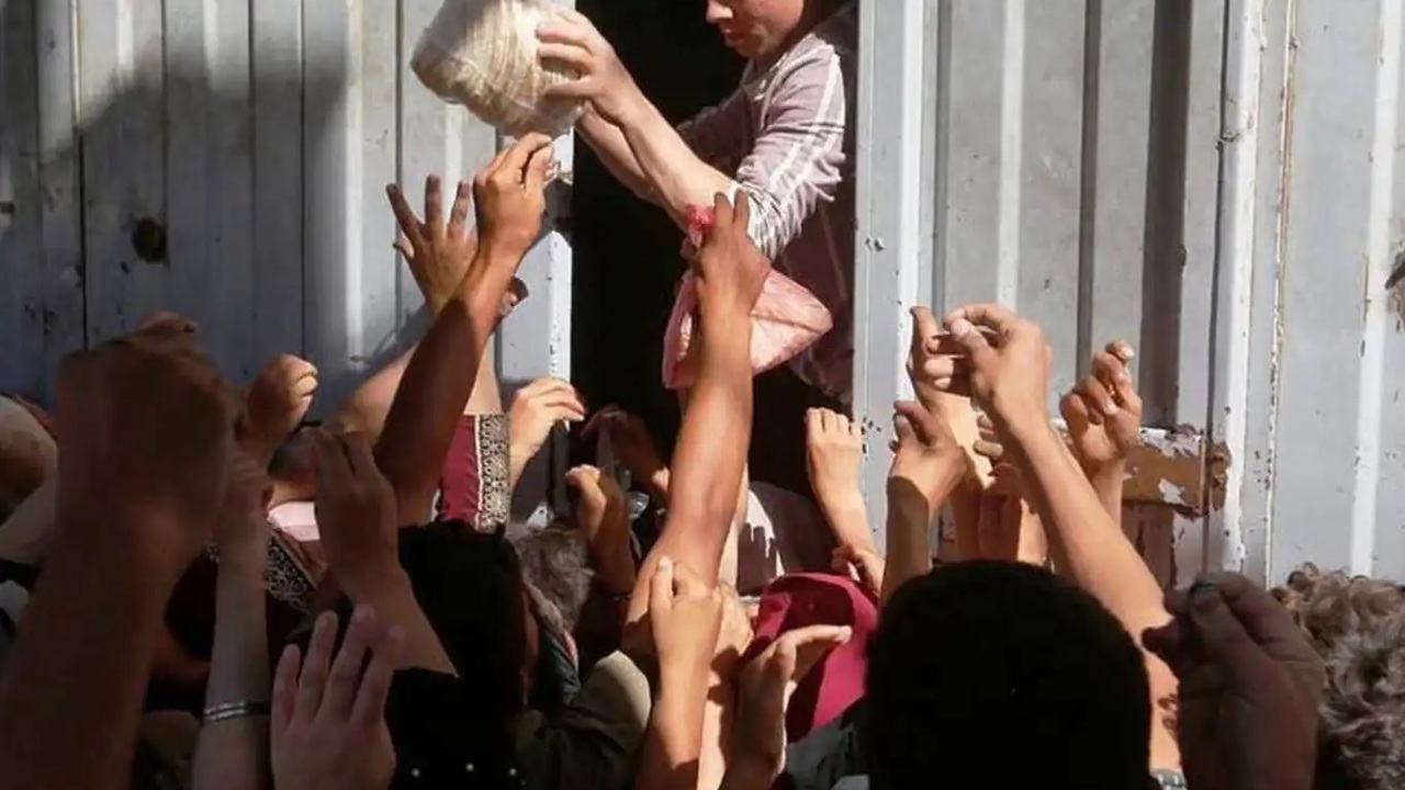 Gazze'de gıda yardımları yarıya indirildi