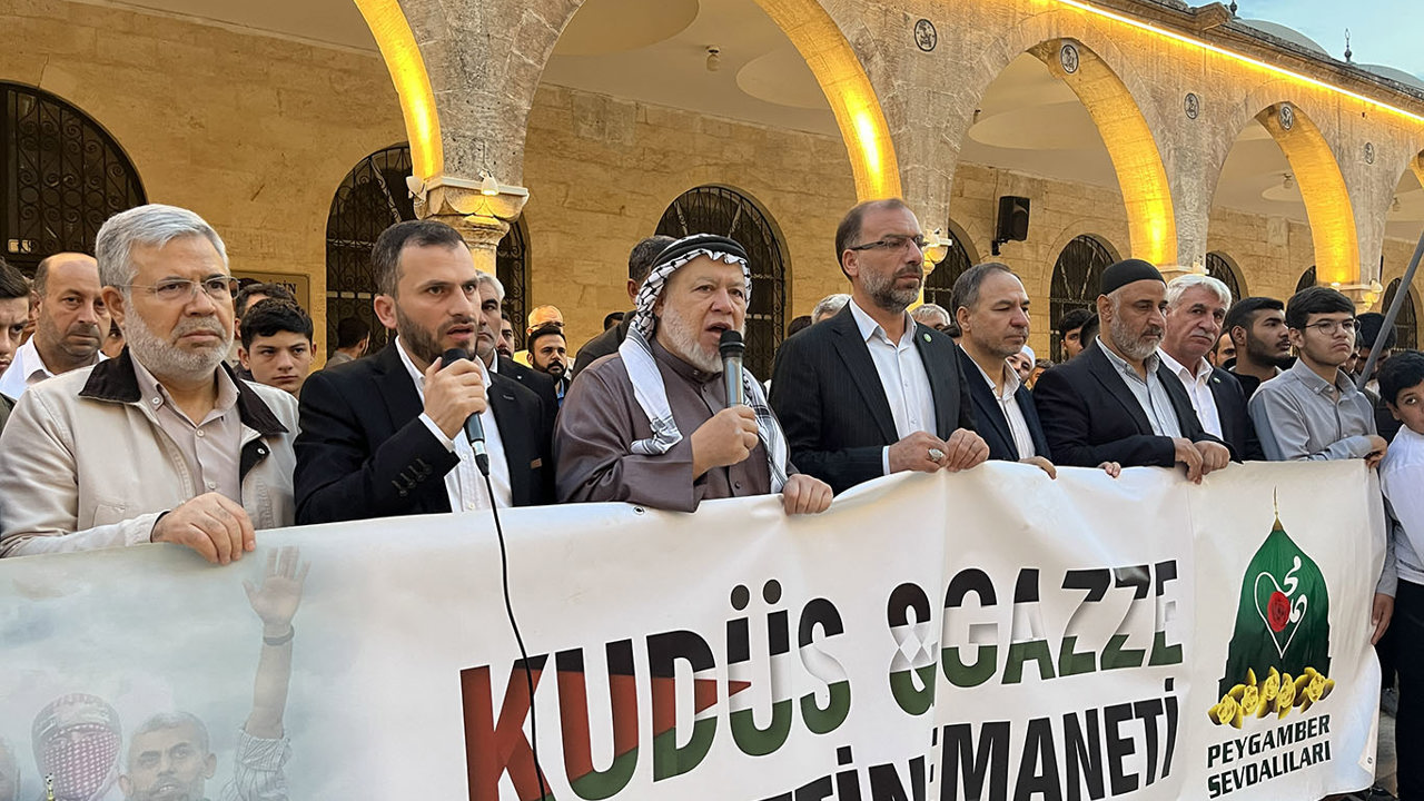 Şanlıurfa'da Mescid-i Aksa'ya destek için sabah namazında buluştular