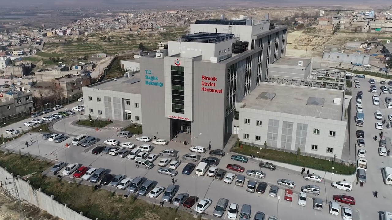 Şanlıurfa'da iki otomobil çarpıştı: 1 ölü, 7 yaralı