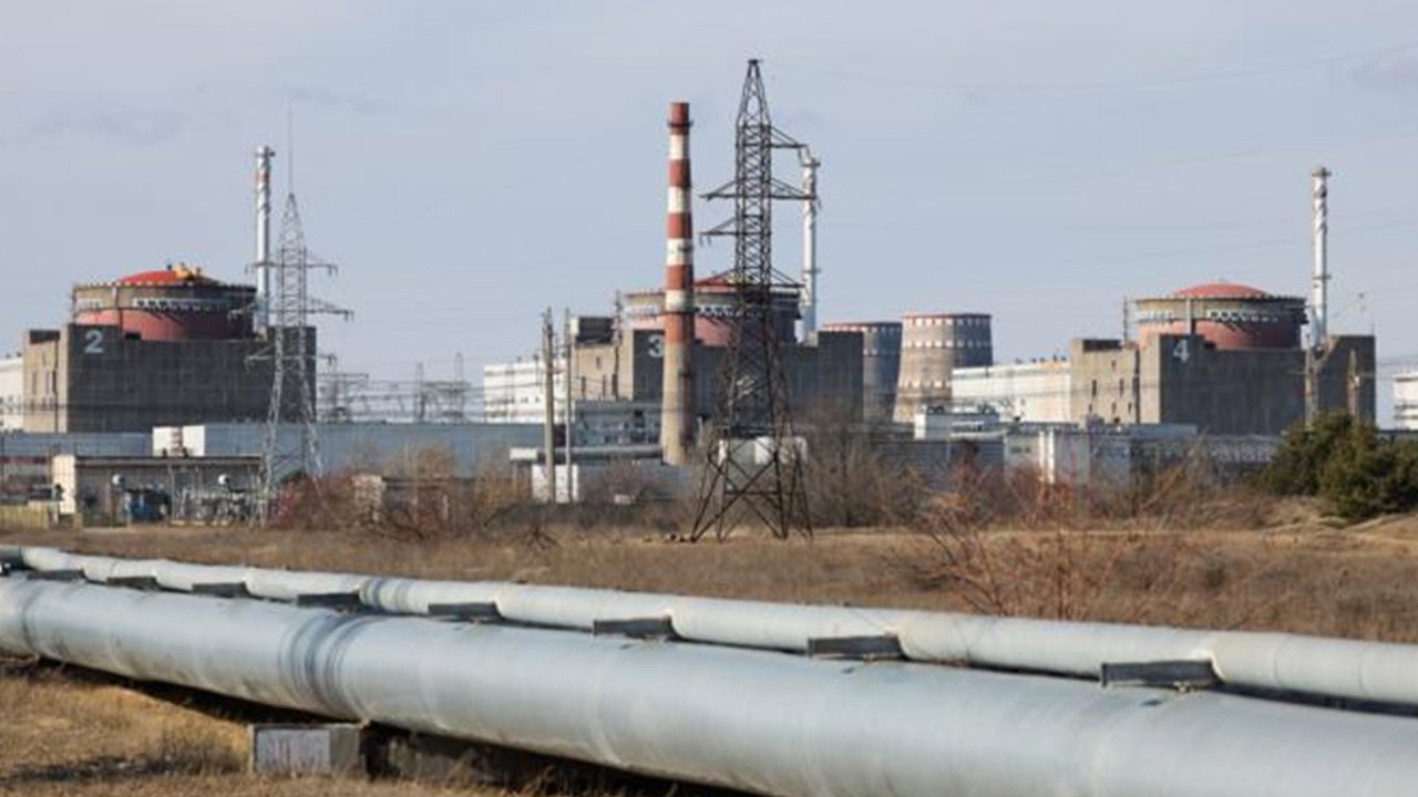 Ukrayna Zaporijya Nükleer Santrali'ne saldırdı: Bir ölü