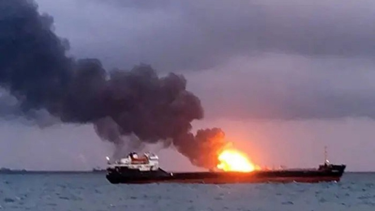 Karadeniz'de ticari gemide yangın: 2 ölü