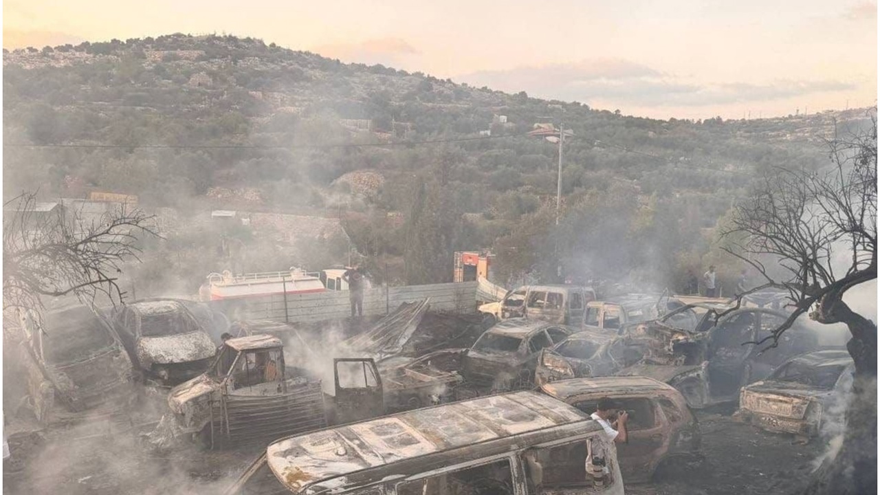 İşgalci siyonistler Ramallah’ta araç deposu ve zeytin ağaçlarını yaktı