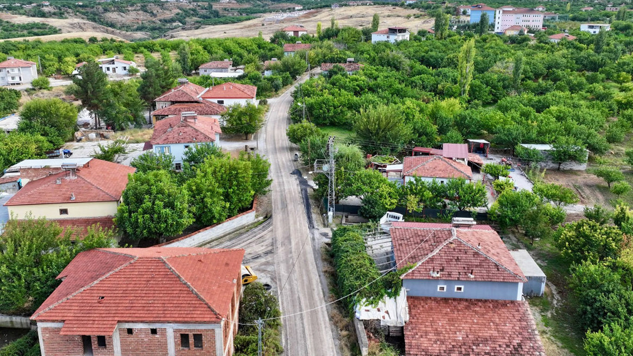 Yeşilyurt Belediyesinden kırsal mahallede yol çalışması