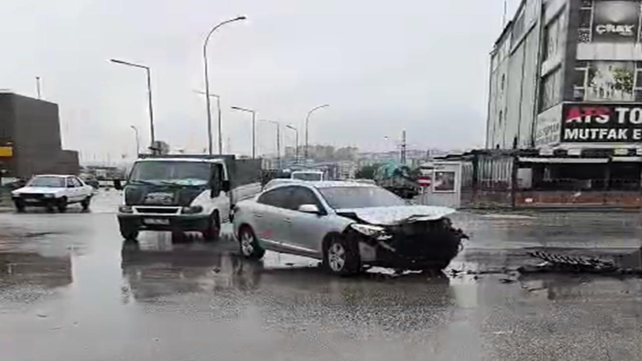 Gaziantep'te yağış nedeniyle maddi hasarlı kaza