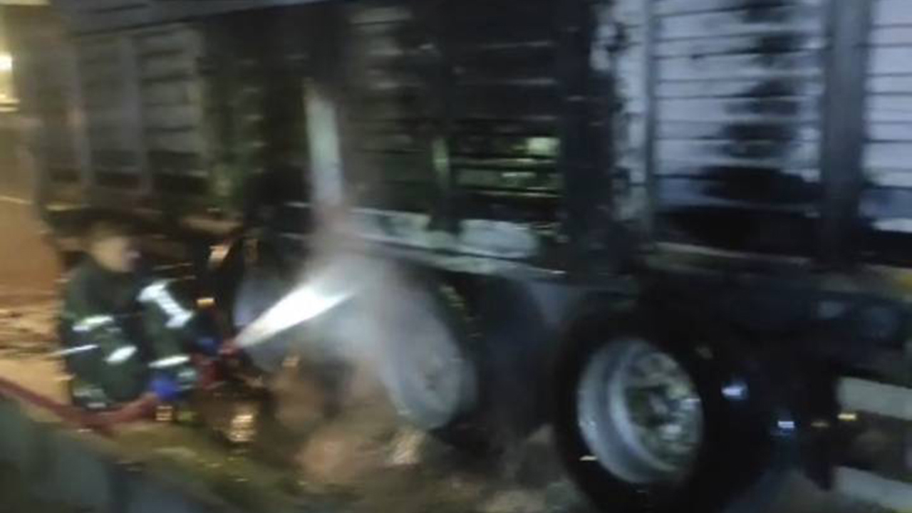 Batman’da seyir halindeki tır'ın lastikleri alev aldı