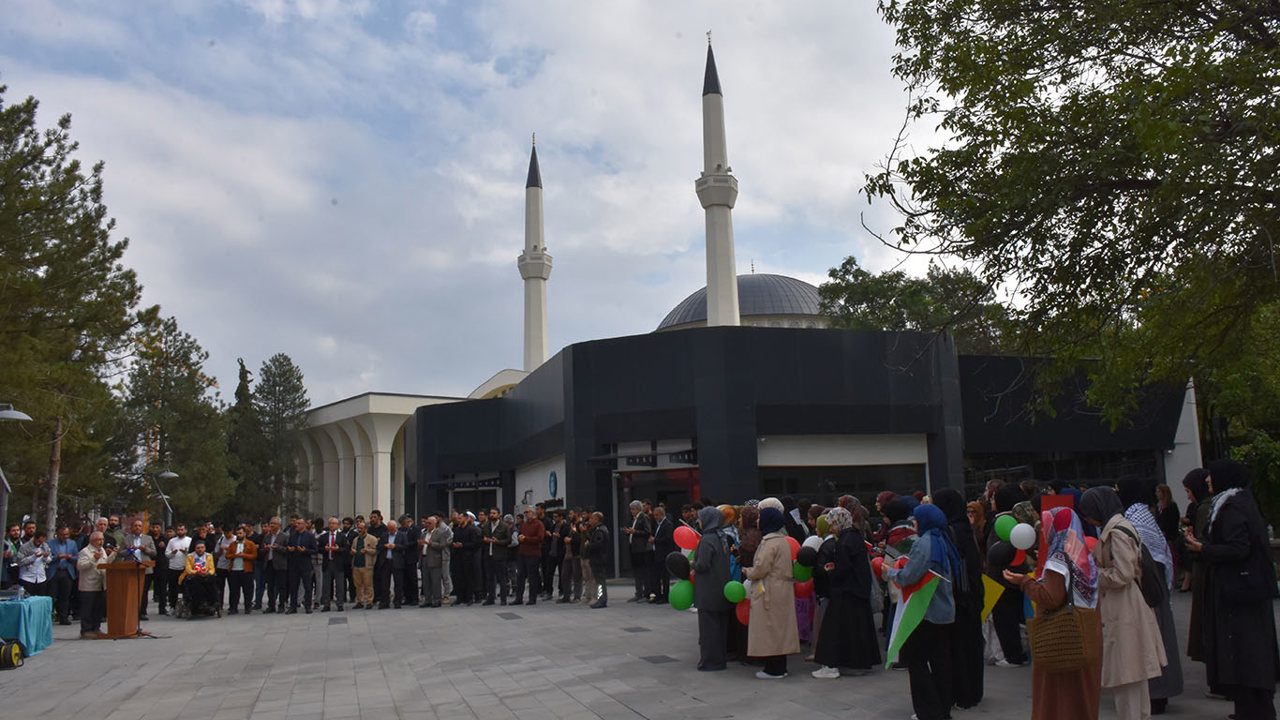 İnönü Üniversitesinde Gazze için dayanışma yürüyüşü