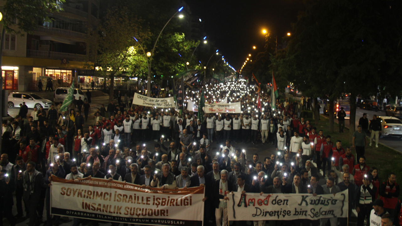 Diyarbakırlılar Aksa Tufanı'nın 3'üncü yıldönümünde Gazze için meydanlardaydı