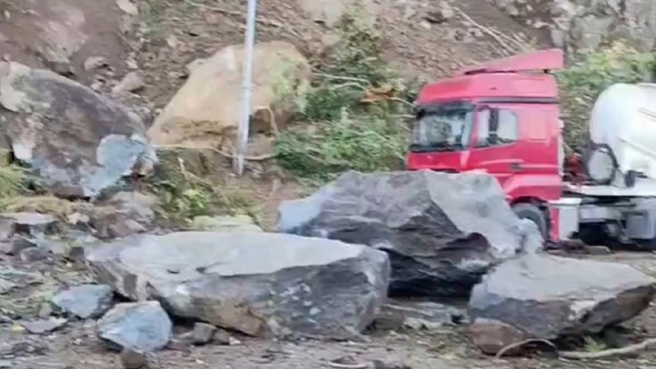 Artvin'de heyelan: Bir kişi hayatını kaybetti