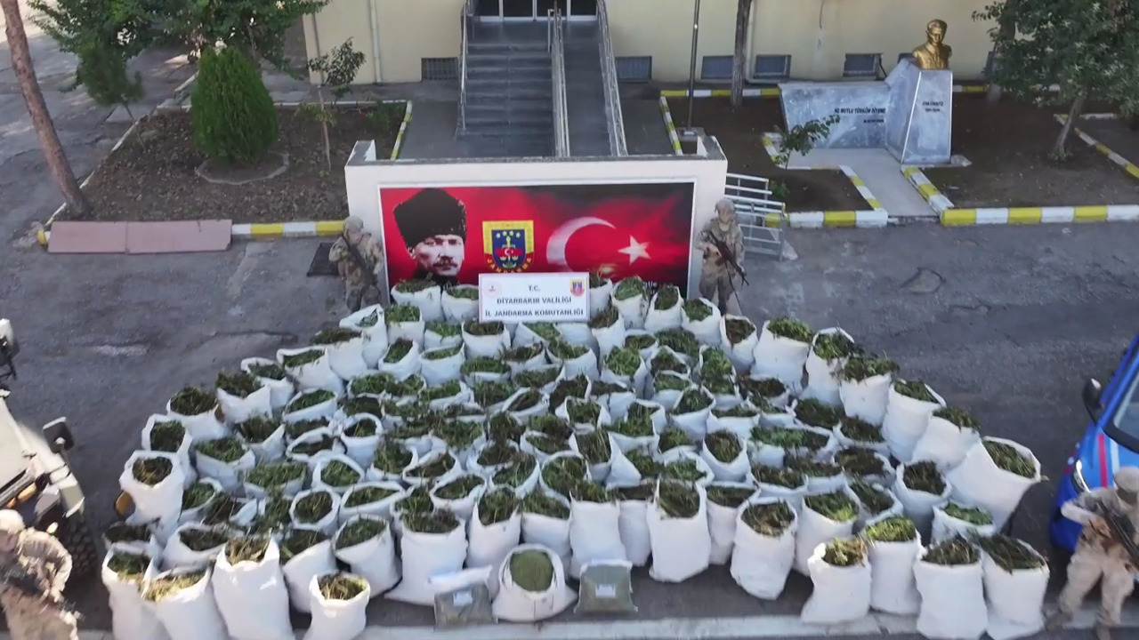 Diyarbakır'da 2 ton 200 kilogram esrar ele geçirildi
