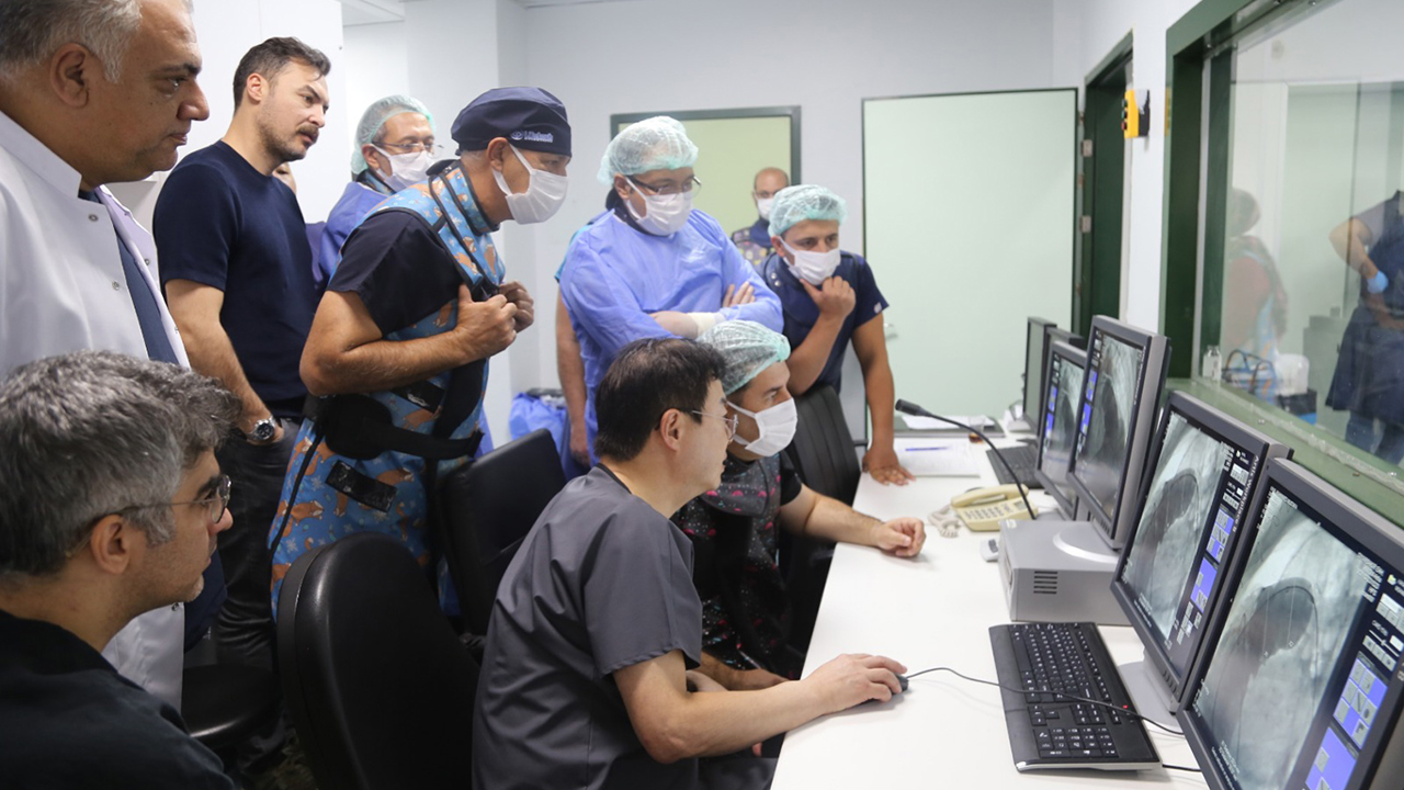 Diyarbakır’da 2 çocuk hastaya pulmoner kapak implantasyonu yapıldı