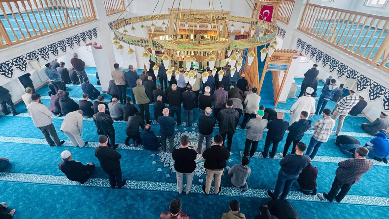 Malatya'da yapımı tamamlanan Çalıgülü Camii ibadete açıldı