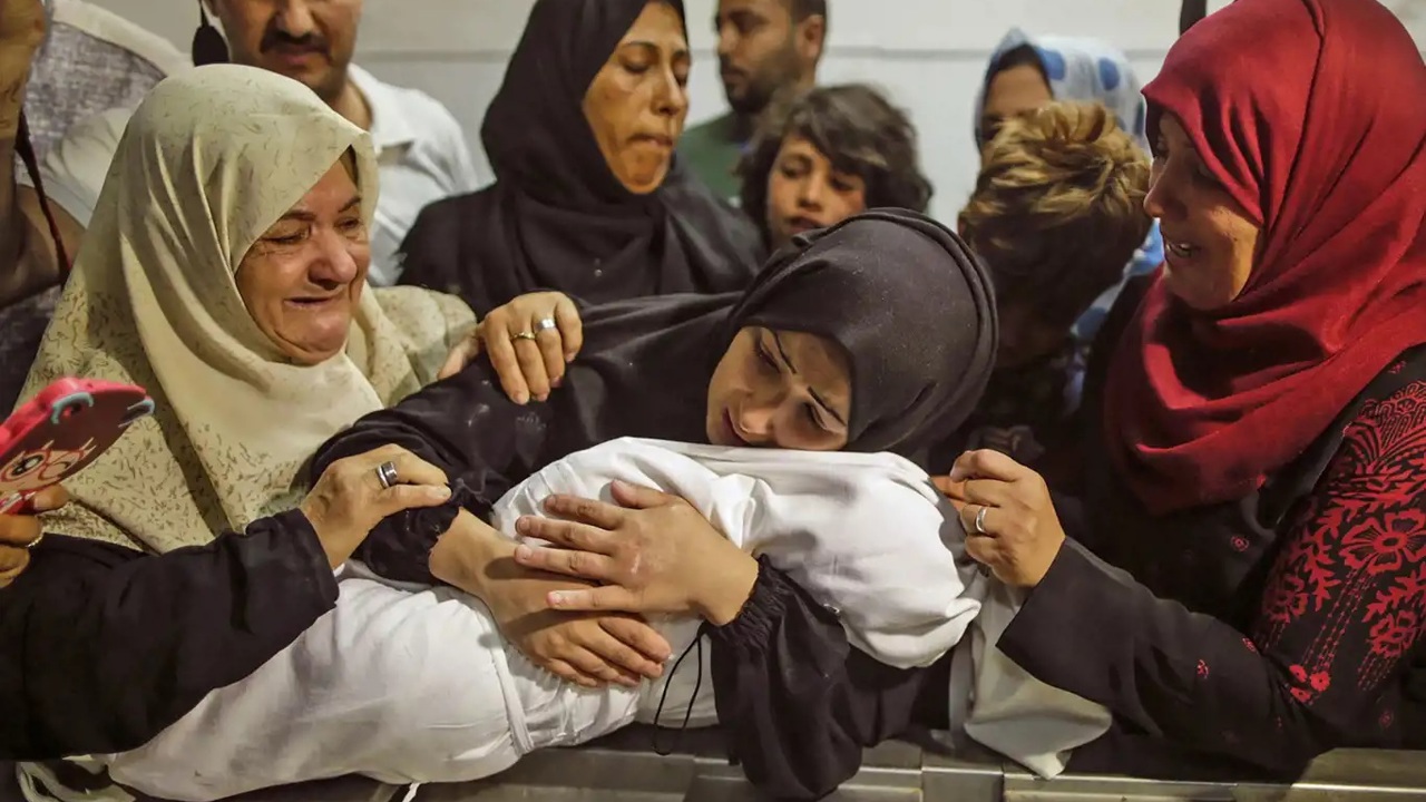 Dünya Kız Çocukları Günü'nde Gazze gerçeği: İşgalciler 22 bin Filistinli çocuğu öldürdü 