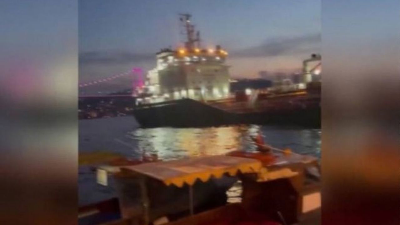 İstanbul Boğazı'nda gemi trafiği çift yönlü durduruldu