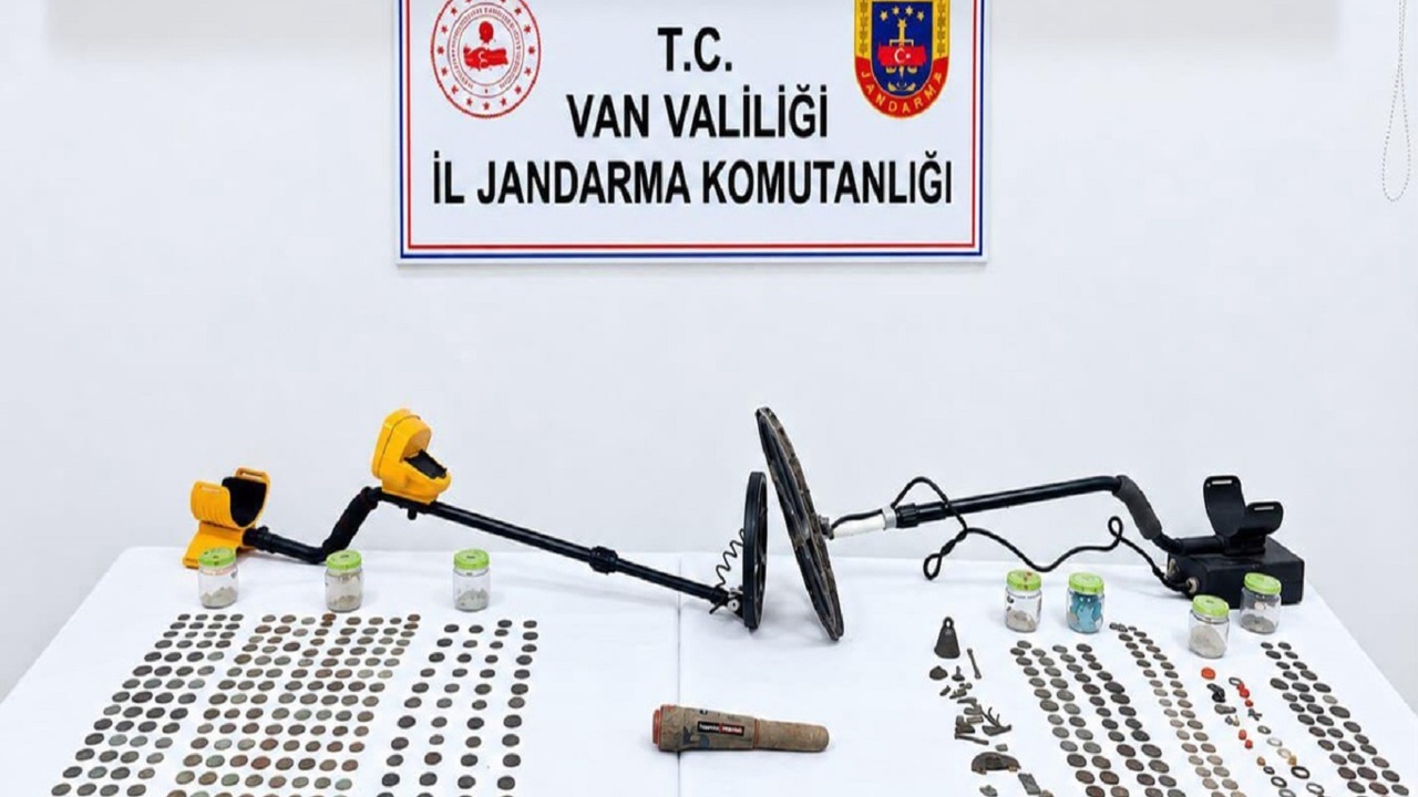 Van'da Roma dönemine ait 529 sikke ele geçirildi