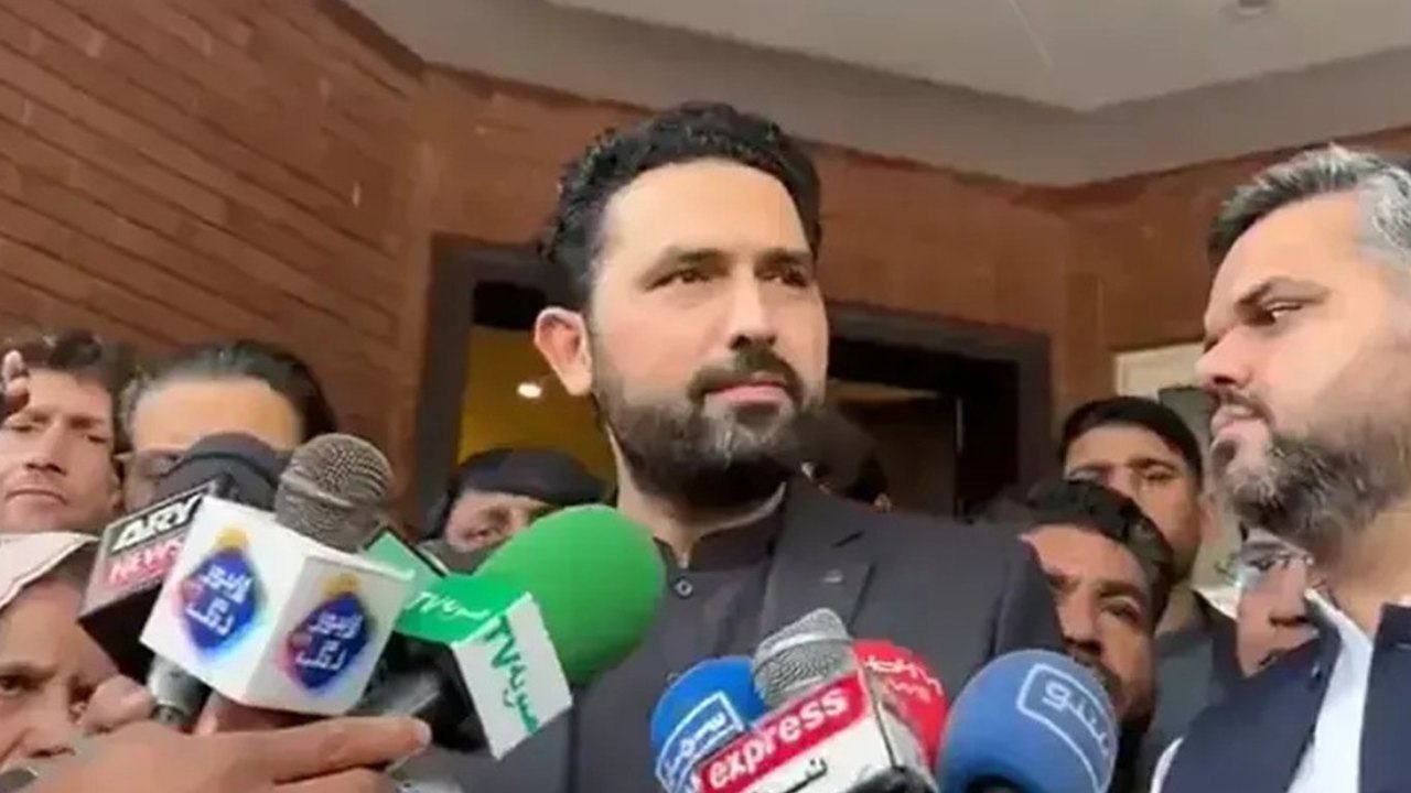 Pakistan, Hayber Pahtunhva eyaletinin başbakanını gözaltına aldı