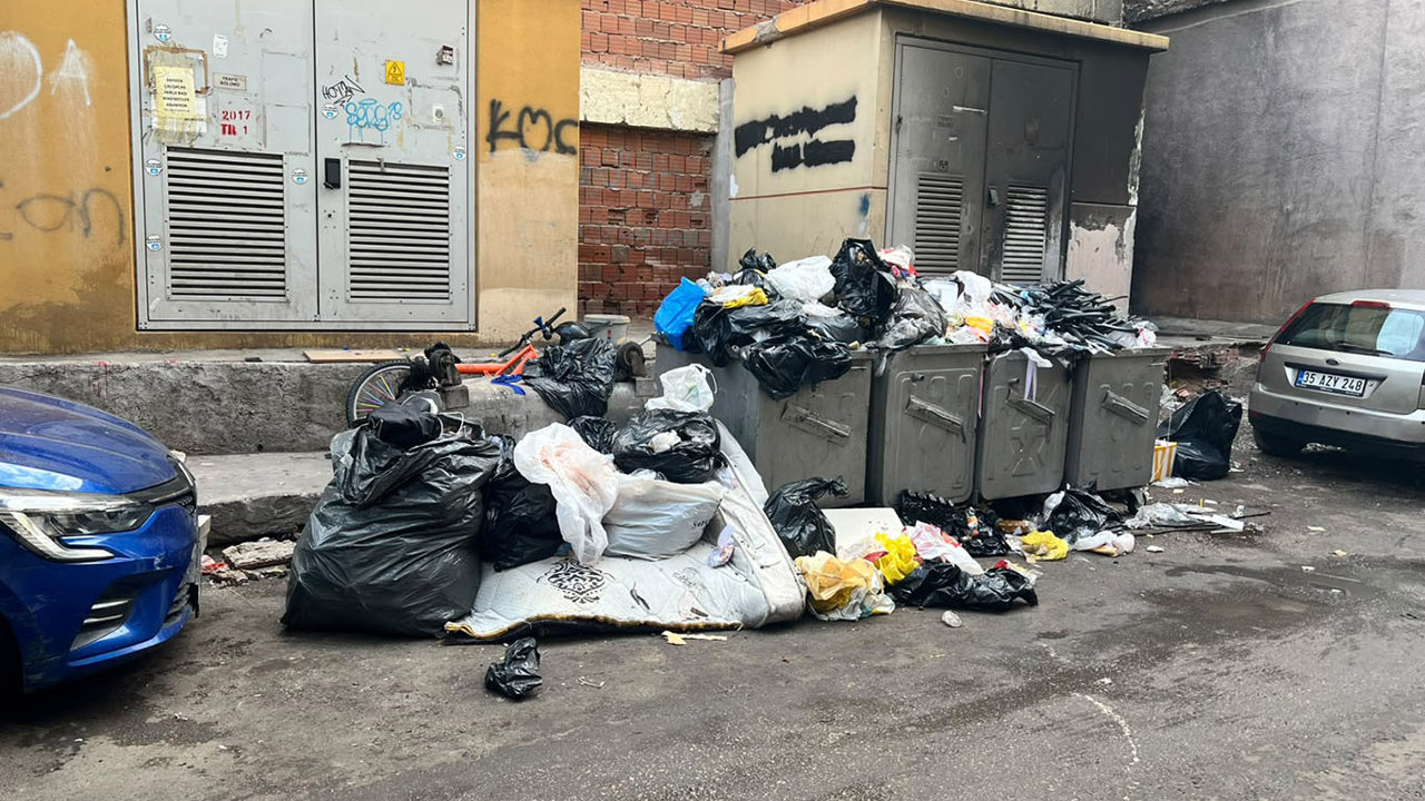 Konak’ta çöp sorunu halk ve esnafı mağdur ediyor