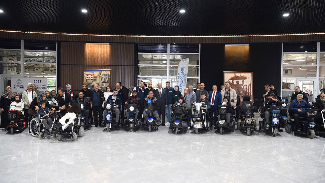 Malatya'da akülü tekerlekli sandalye dağıtımı yapıldı