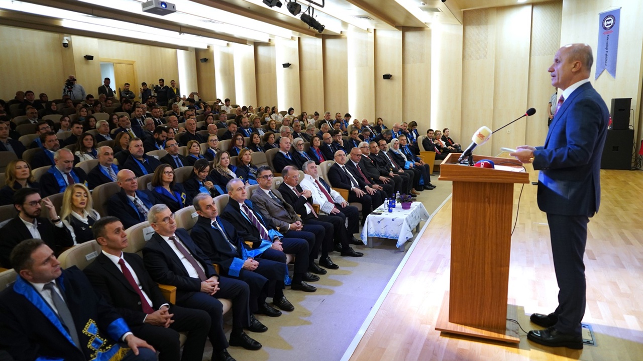 YÖK Başkanı Özvar: Üniversitelerimizde bütün öğretim elemanlarına yapay zekâ eğitimi verilmeli