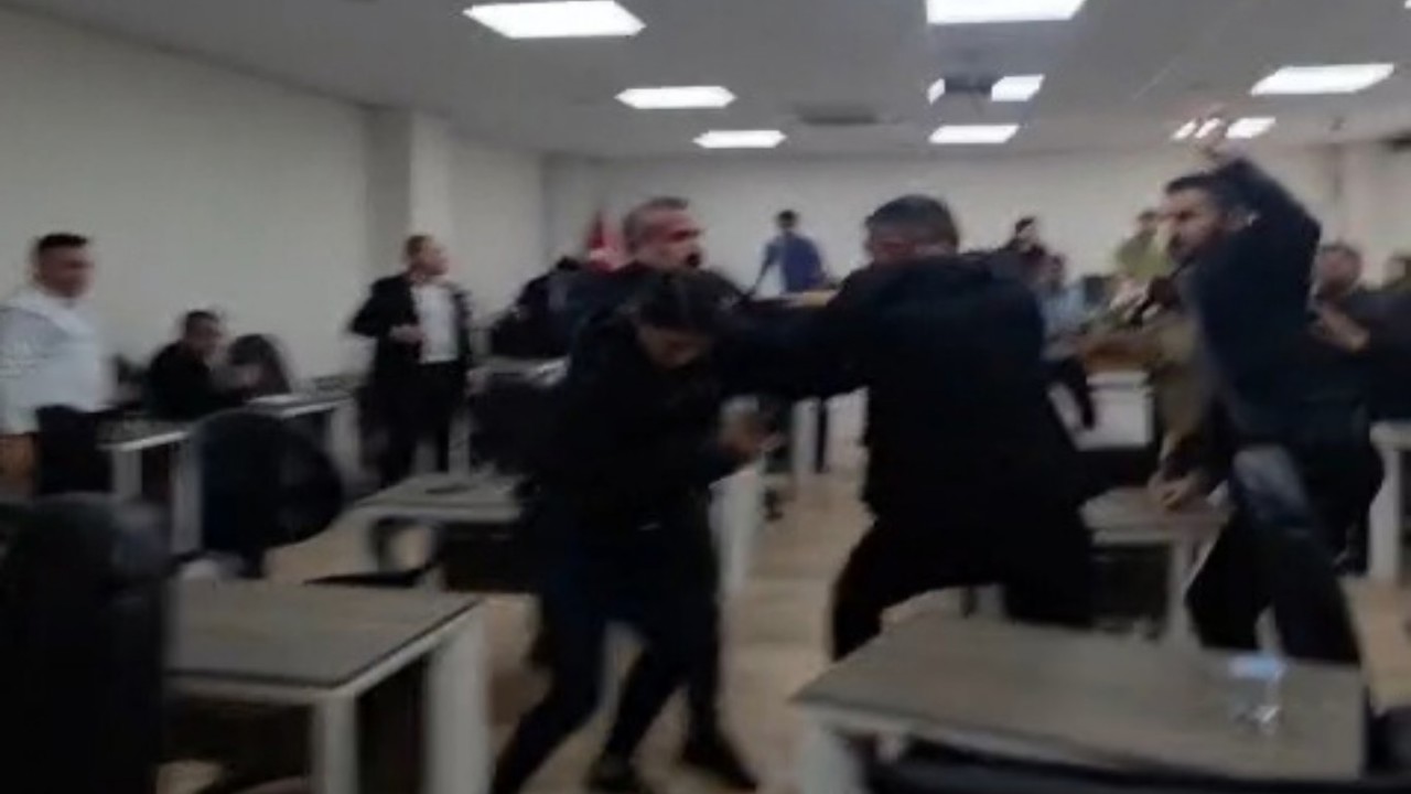Silopi Belediyesinde meclis karıştı: Meclis üyesi ile başkan yardımcısı birbirine girdi