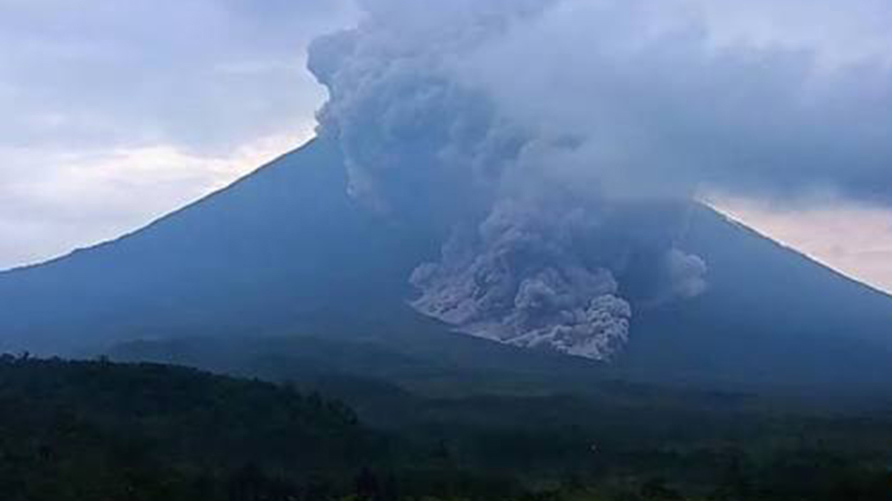 Semeru Yanardağı'nda volkanik hareketlilik