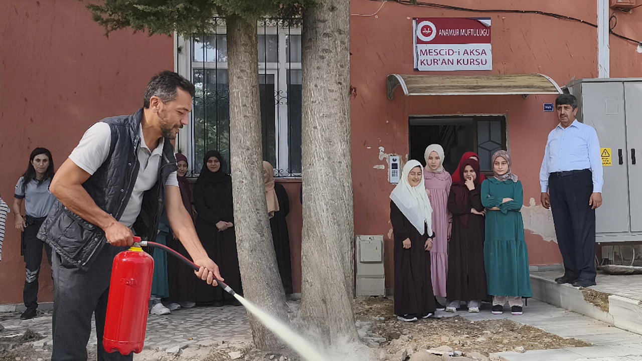 Mersin'de kız Kur'an kursunda öğrencilere uygulamalı yangın eğitimi verildi
